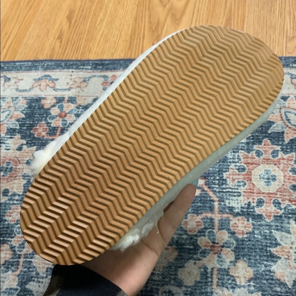 Lands End qvc Cozy Embroidered Slippers with Ski Design clogs shoes - Picture 3 of 4